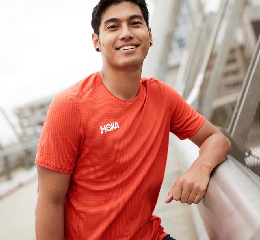 Top Hoka One One Hombre Rojos - Performance Short Sleeve - WDLY75602